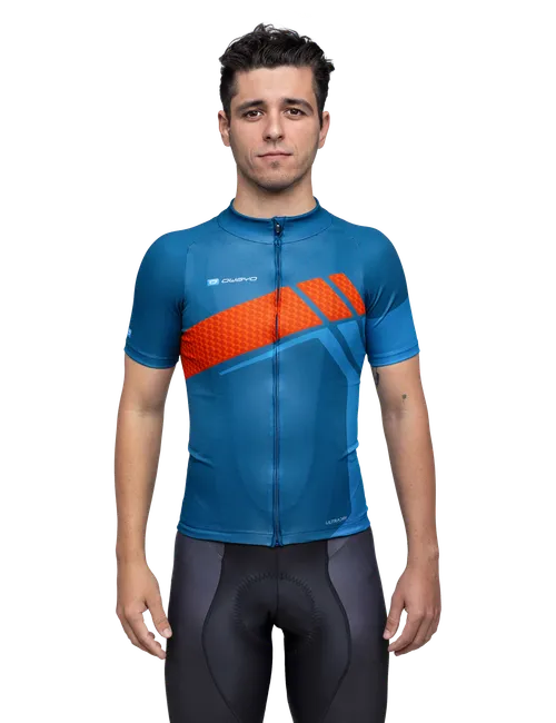 Le modèle mesure 173 cm et porte une taille  5