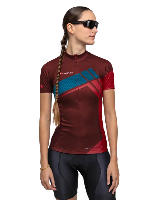  Le modèle mesure 175 cm et porte une taille  S3