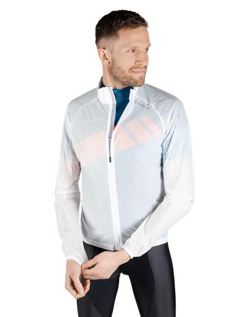  Le modèle mesure 186 cm  cm et porte une taille  7