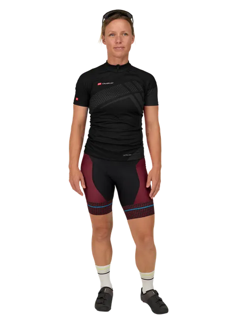  Le modèle mesure 162 cm  cm et porte une taille  S3