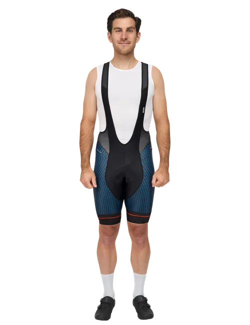  Le modèle mesure 178 cm et porte une taille  4