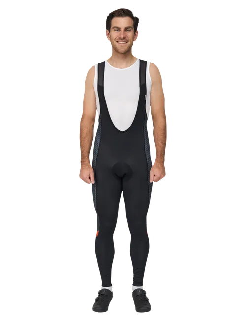  Le modèle mesure 178 cm  cm et porte une taille  4