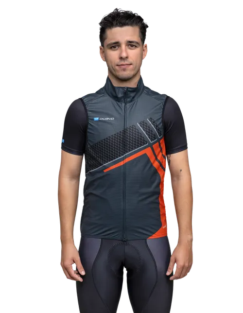  Le modèle mesure 173 cm  cm et porte une taille  5