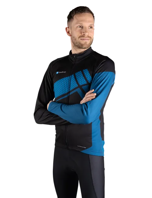  Le modèle mesure 186 cm et porte une taille  5