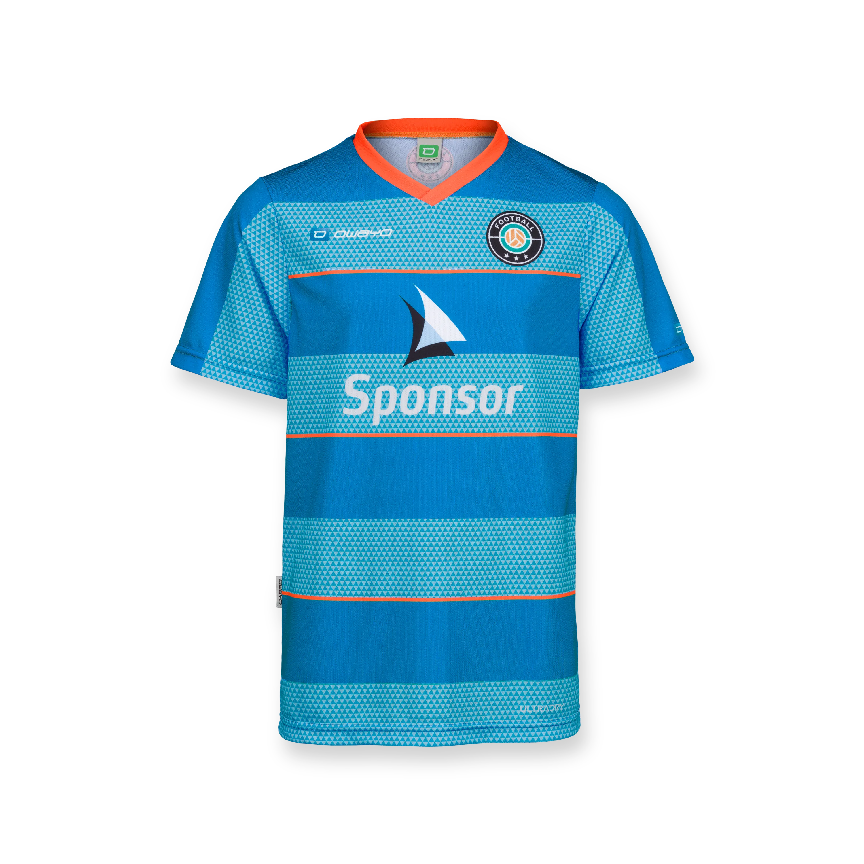 Un maillot bleu pour enfants avec un col orange et des rayures horizontales, affichant un logo de sponsor sur le devant.