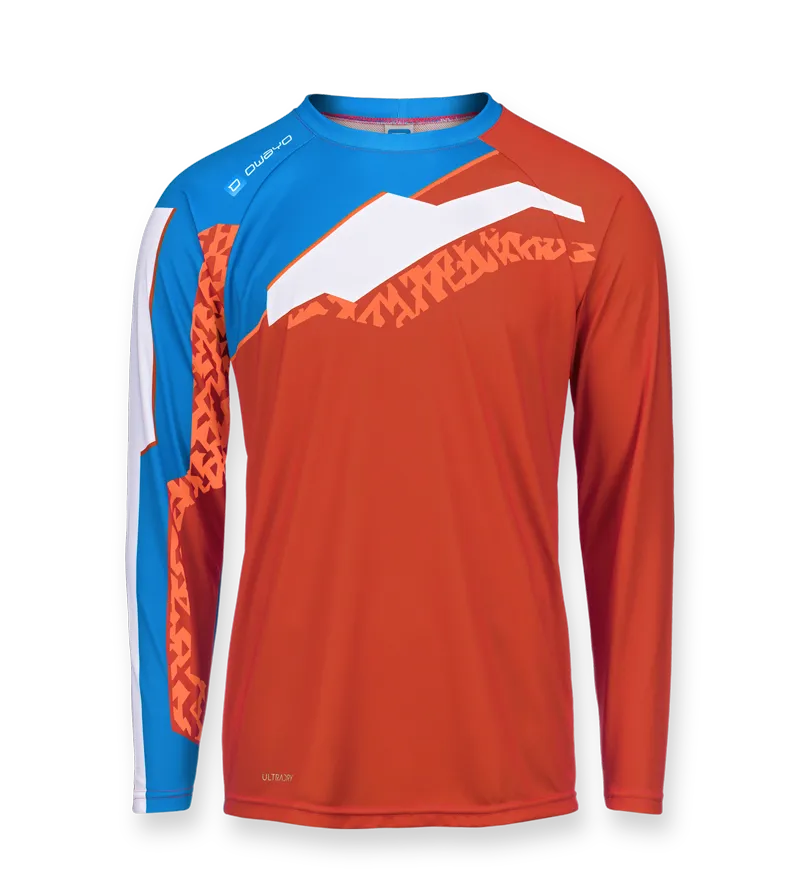 Un maillot de vélo de montagne à manches longues orange avec des accents bleus et blancs et un motif géométrique sur la poitrine et les manches.