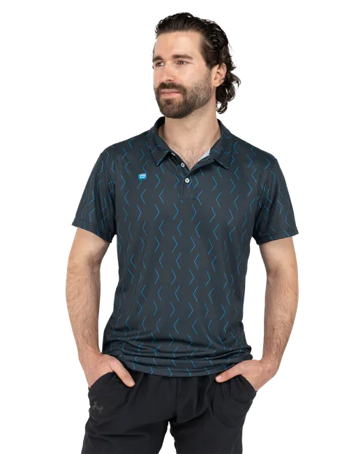  Le modèle mesure 182 cm et porte une taille  7