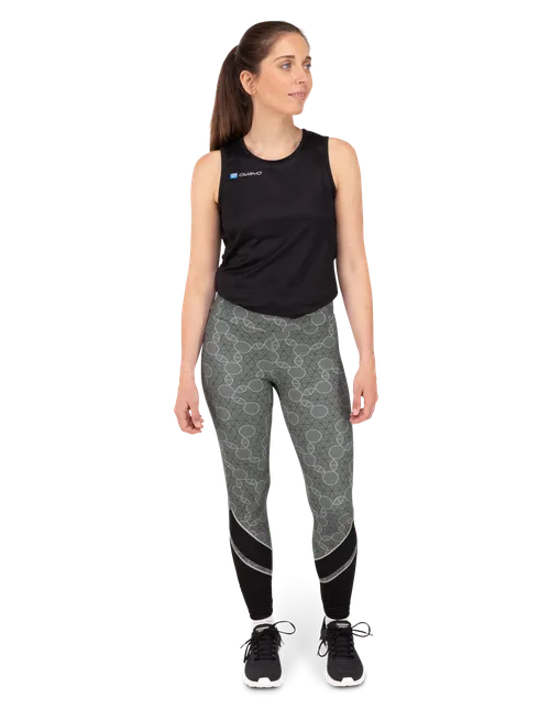  Le modèle mesure 165 cm et porte une taille  S2