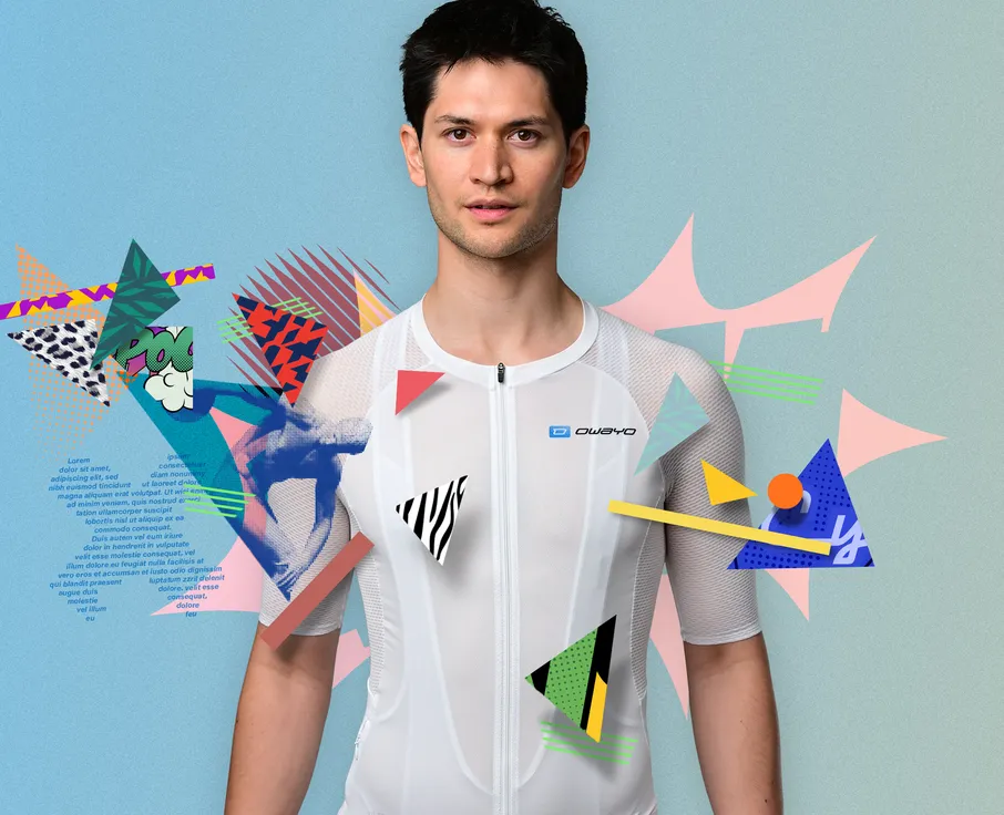 Un homme porte un maillot de sport blanc à manches courtes avec une fermeture éclair et le logo 'owayo' sur la poitrine, entouré de formes géométriques colorées.